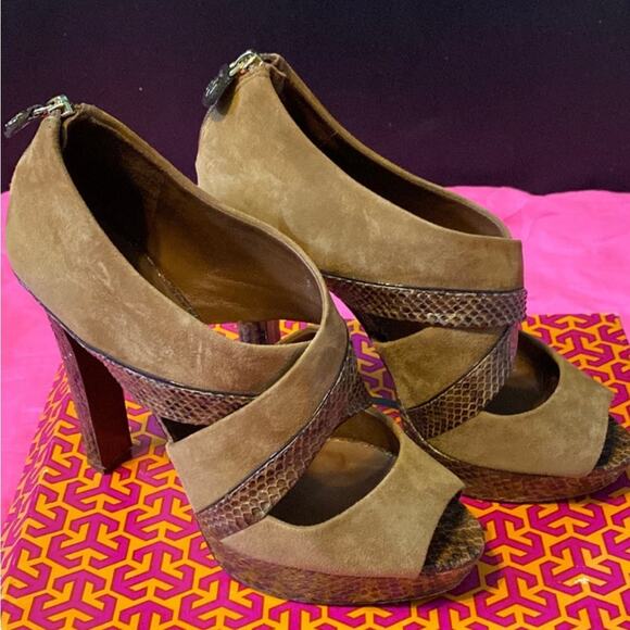 9 1/2 Tory Burch 5 inch heels - Picture 3 of 11